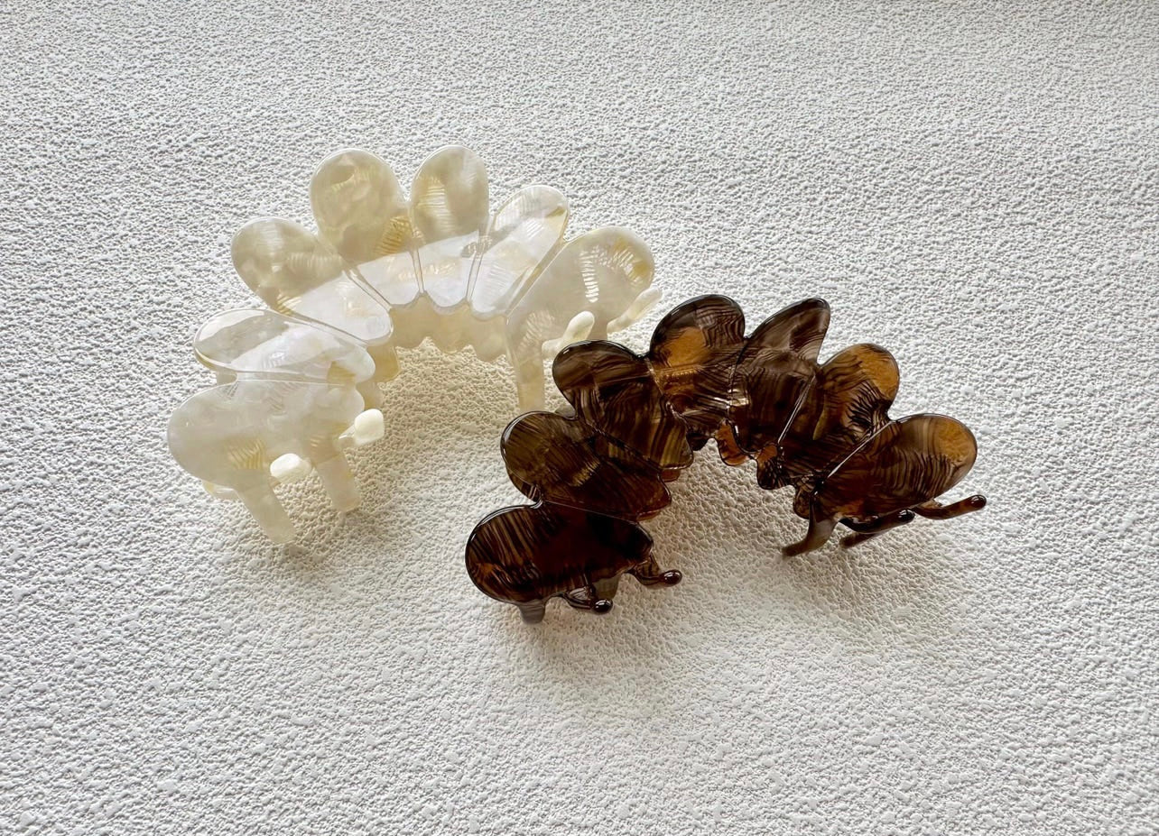 Scallop Hair Claw Clip w/ Ribbons